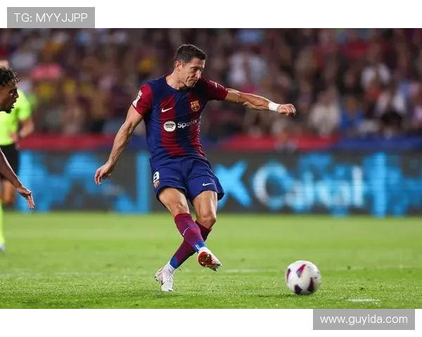 每体：博阿滕昨天再次造访巴萨，并且观看了青年队的比赛